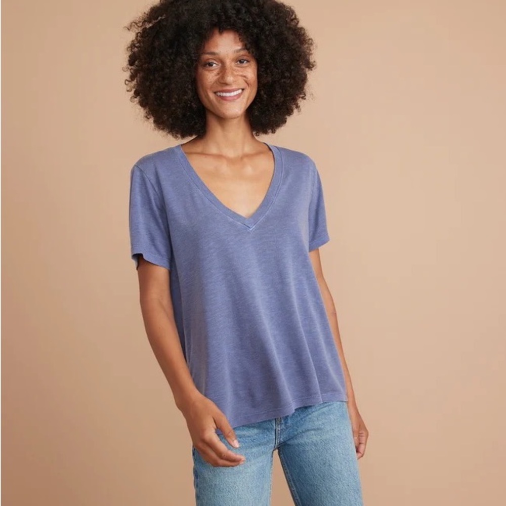 Marine layer
Boyfriend V-Neck Tee in Spectrum Blue NWT. Size XL